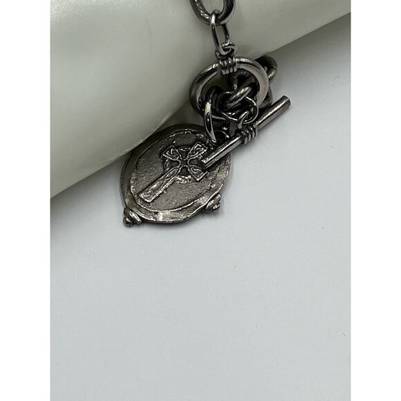 Susan Shaw Intaglio Cross Charm Chain Toggle Religious Faith Bracelet - Picture 5 of 12